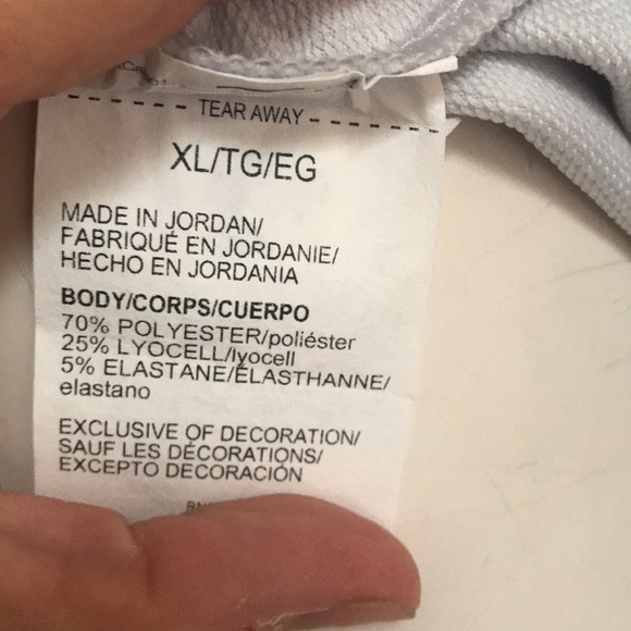 Under Armour Athletic/Athleisure L/S Top, NWT! - Picture 6 of 6